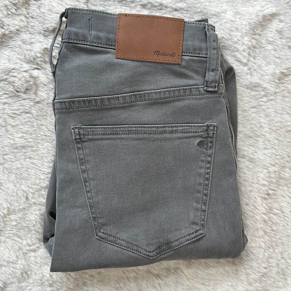 Madewell | Tall 9" High-Rise Skinny Jeans in Dusty Wash, Gray - Picture 2 of 15